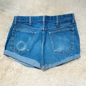 VINTAGE RUSTLER CUFFED CUT OFF SHORTS